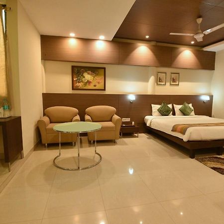 Dibrugarh Club House Hotell Exteriör bild