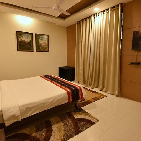 Dibrugarh Club House Hotell Exteriör bild