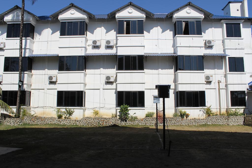 Dibrugarh Club House Hotell Exteriör bild