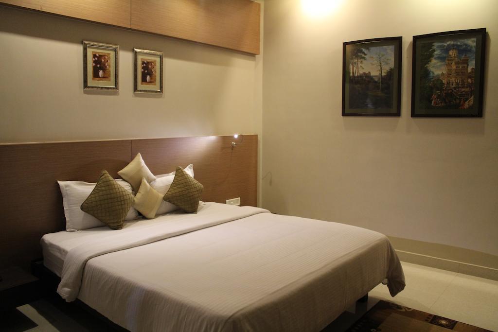 Dibrugarh Club House Hotell Exteriör bild
