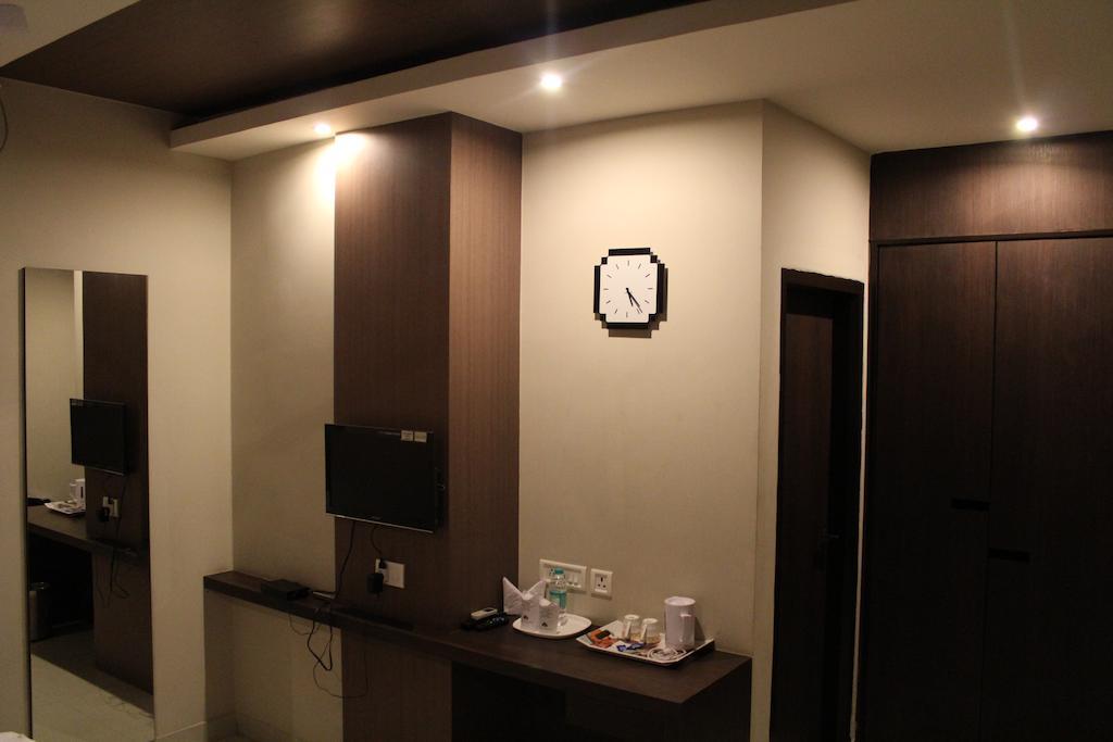 Dibrugarh Club House Hotell Exteriör bild
