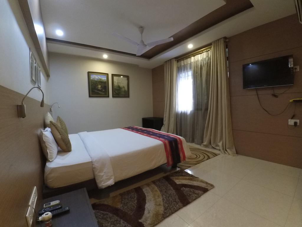 Dibrugarh Club House Hotell Exteriör bild