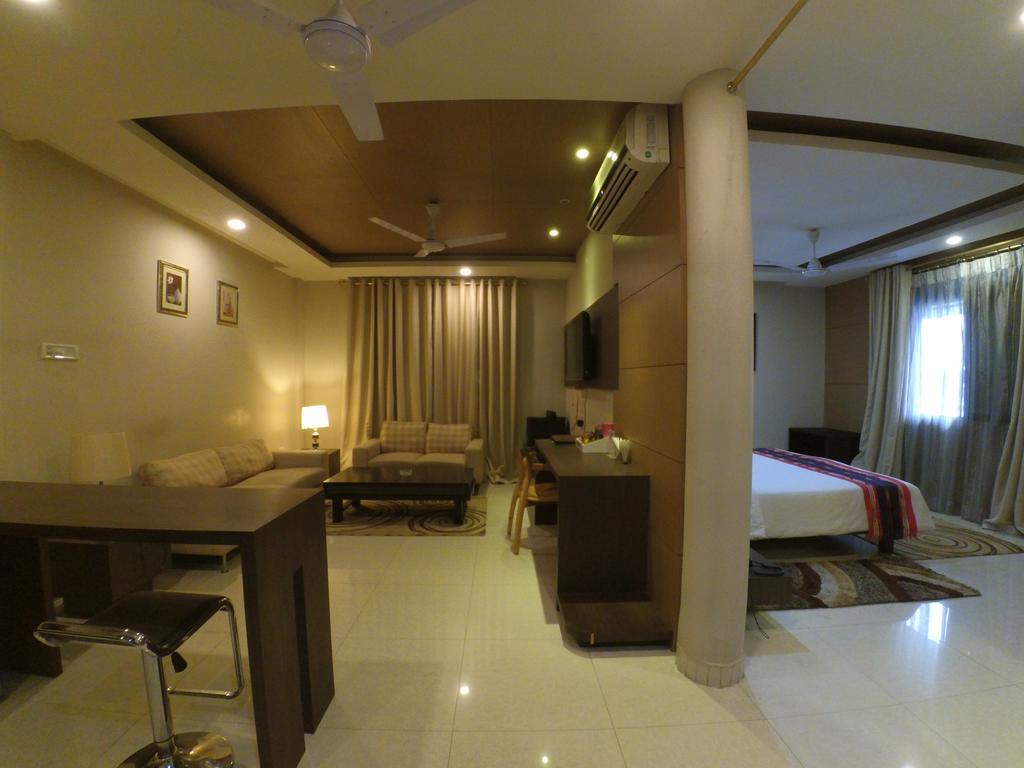 Dibrugarh Club House Hotell Exteriör bild