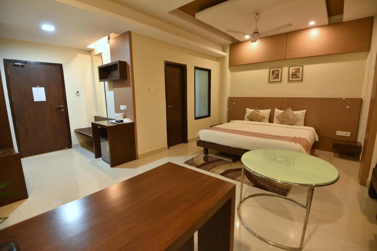 Dibrugarh Club House Hotell Exteriör bild