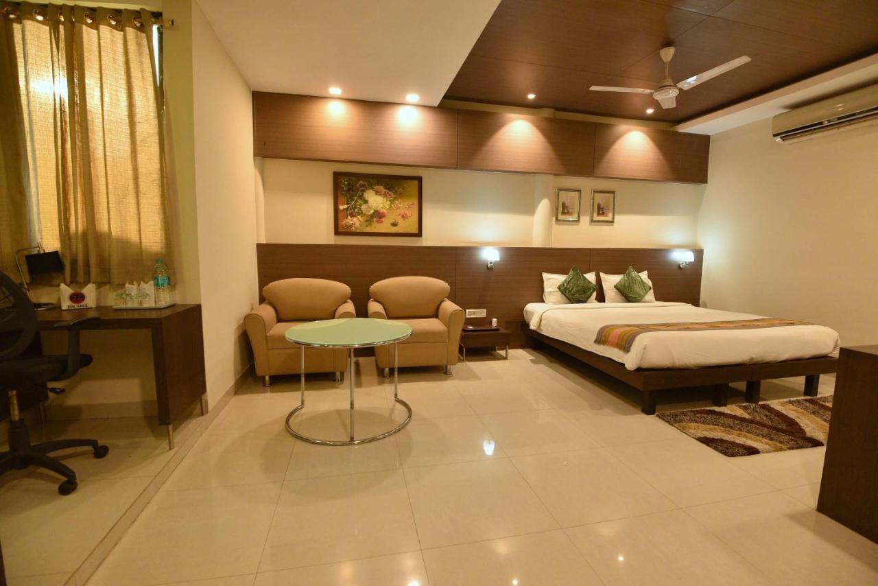 Dibrugarh Club House Hotell Exteriör bild
