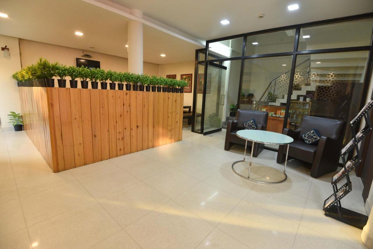 Dibrugarh Club House Hotell Exteriör bild