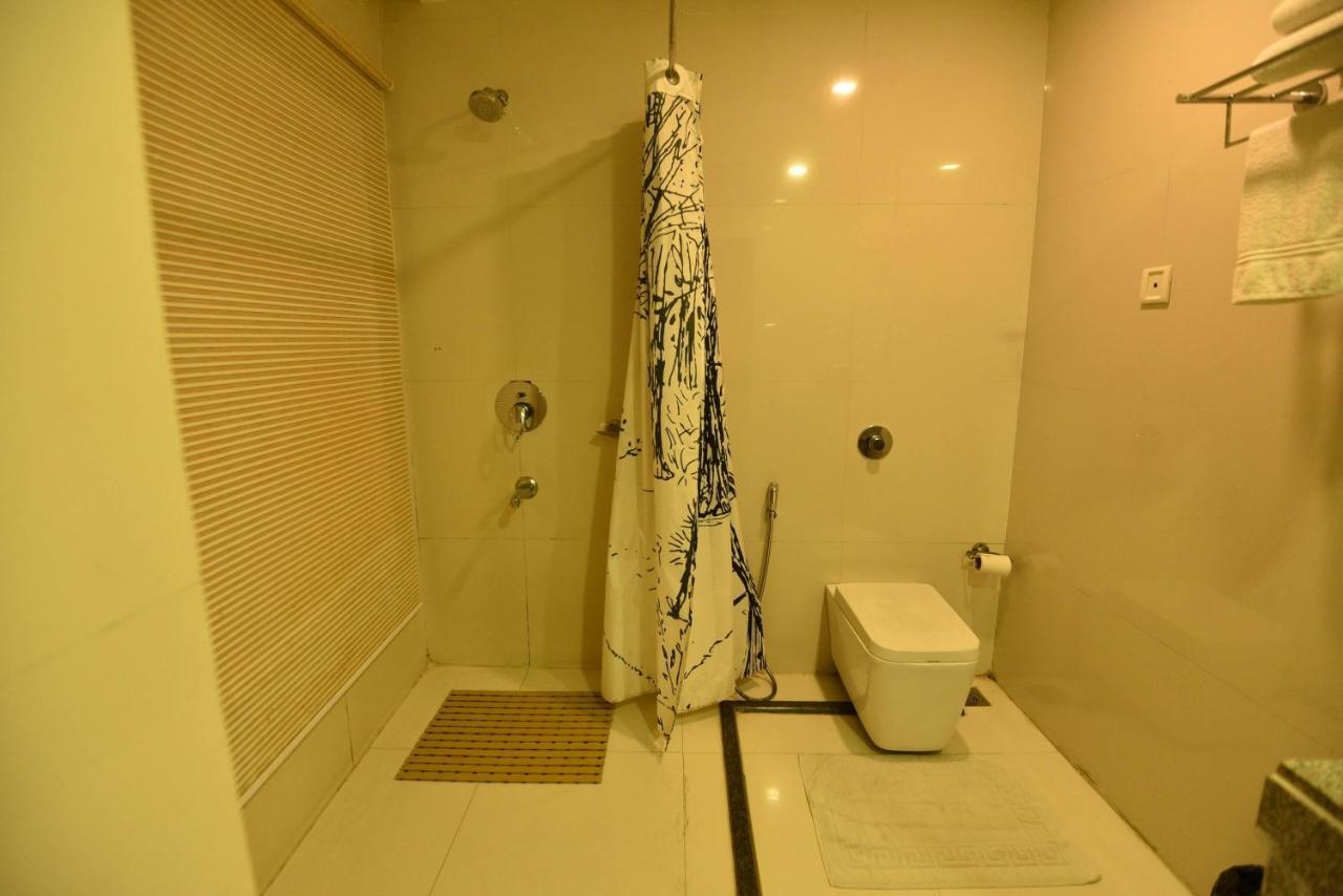 Dibrugarh Club House Hotell Exteriör bild