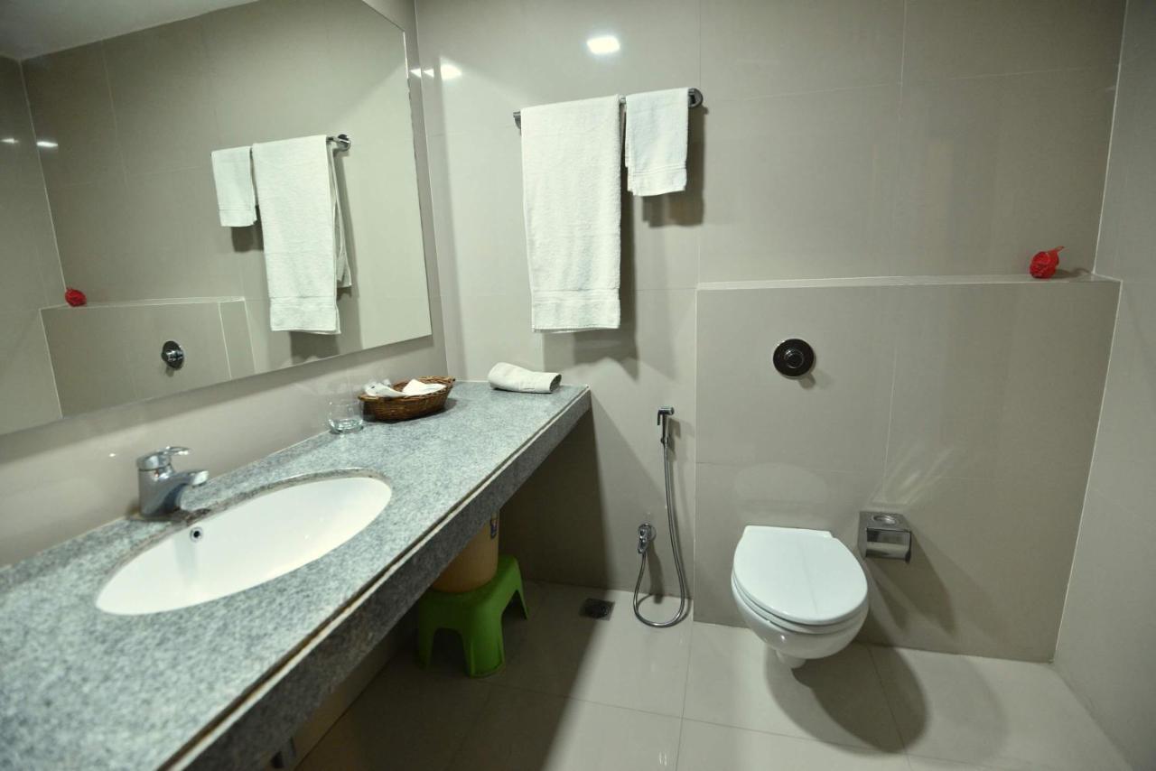 Dibrugarh Club House Hotell Exteriör bild