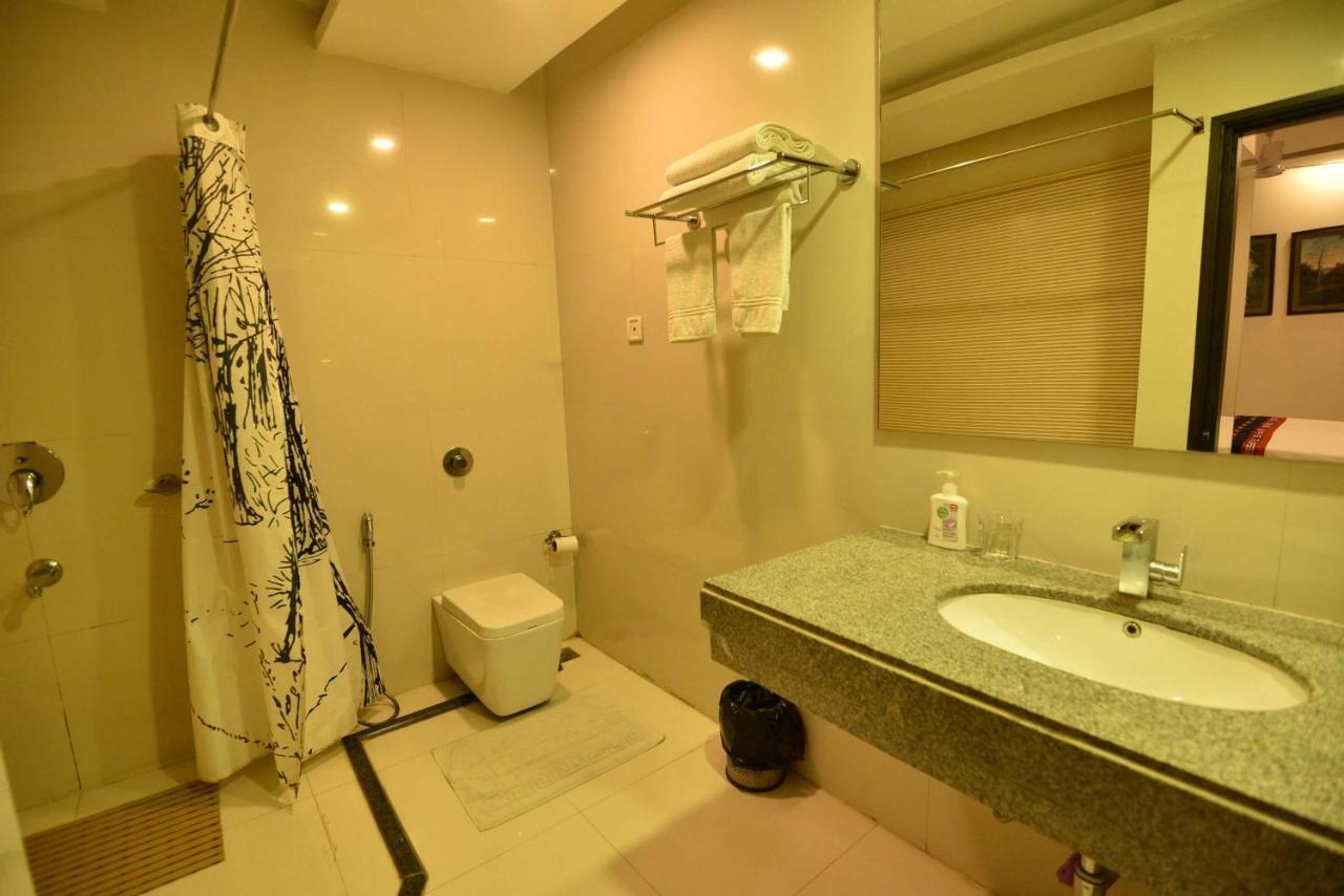 Dibrugarh Club House Hotell Exteriör bild