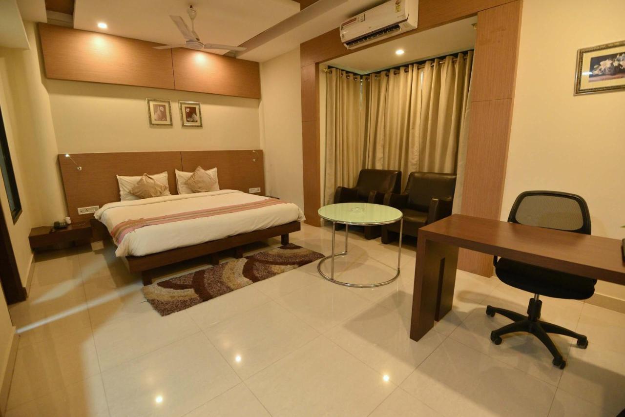 Dibrugarh Club House Hotell Exteriör bild